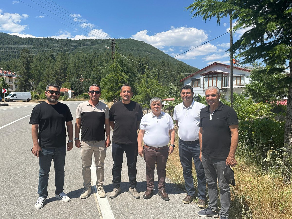 halisgundogdu's tweet photo. “Eser ve hizmet siyaseti bizim yol haritamızdır; milletimize hizmet etmek ise en büyük davamızdır.”

📍Cevizli Mahallemizde, Karayolları ağı içerisinde bulunan şose yolumuza kazandıracağımız yürüyüş yolu çalışmasına Allah’ın izniyle 15 gün içerisinde başlıyoruz.

Mahallemize değer katacak bu önemli hizmetin hayata geçirilmesinde desteklerini esirgemeyen Cumhurbaşkanımız Sayın Recep Tayyip Erdoğan, (@RTErdogan ) Ulaştırma ve Altyapı Bakanımız Sayın Abdulkadir Uraloğlu, (@a_uraloglu ) İl Başkanımız Sayın Ali Çetin, (@alicetin_07 ) kıymetli Milletvekillerimize, Karayolları teşkilatımıza ve emeği geçen herkese gönülden teşekkür ediyorum.

Durmak yok, hizmete devam.