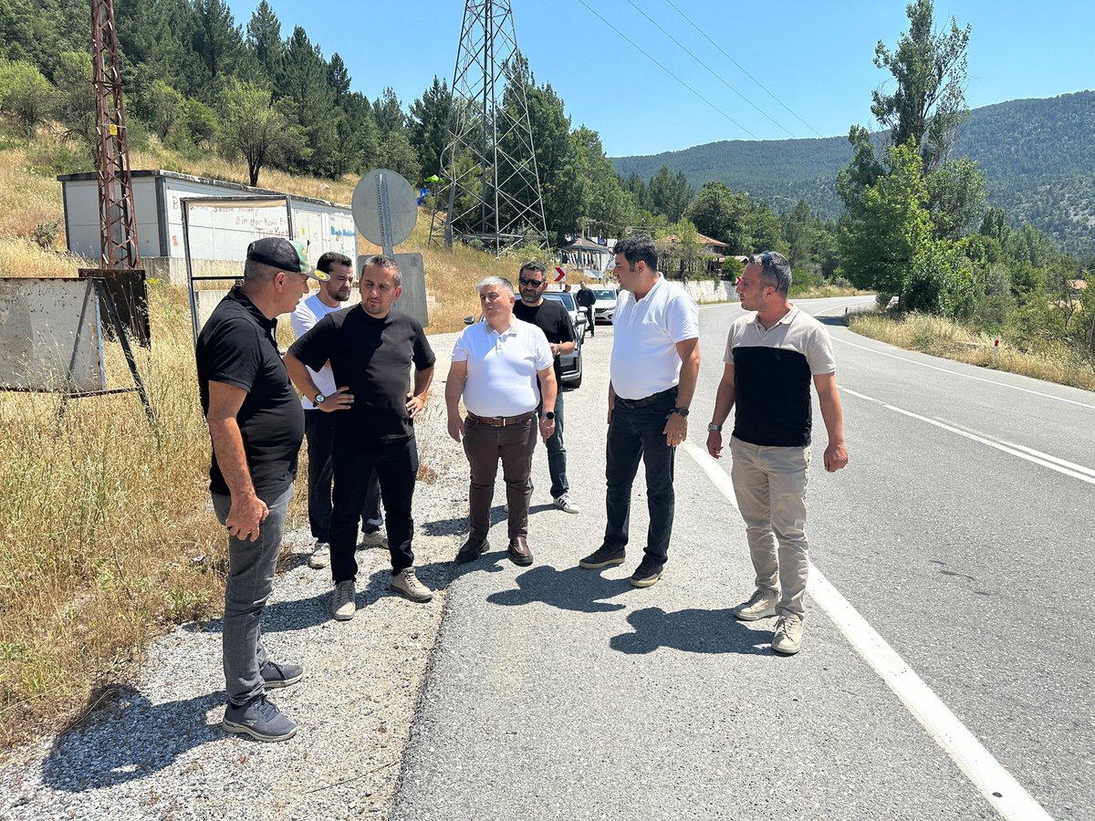 halisgundogdu's tweet photo. “Eser ve hizmet siyaseti bizim yol haritamızdır; milletimize hizmet etmek ise en büyük davamızdır.”

📍Cevizli Mahallemizde, Karayolları ağı içerisinde bulunan şose yolumuza kazandıracağımız yürüyüş yolu çalışmasına Allah’ın izniyle 15 gün içerisinde başlıyoruz.

Mahallemize değer katacak bu önemli hizmetin hayata geçirilmesinde desteklerini esirgemeyen Cumhurbaşkanımız Sayın Recep Tayyip Erdoğan, (@RTErdogan ) Ulaştırma ve Altyapı Bakanımız Sayın Abdulkadir Uraloğlu, (@a_uraloglu ) İl Başkanımız Sayın Ali Çetin, (@alicetin_07 ) kıymetli Milletvekillerimize, Karayolları teşkilatımıza ve emeği geçen herkese gönülden teşekkür ediyorum.

Durmak yok, hizmete devam.