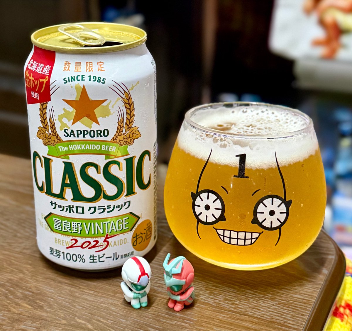 happy_marron's tweet photo. 今日も平日だというのに1缶多めにビール😆🙏🏻🍺
毎日毎日びっくりするほど、いろいろあるねー😰

…で飲む🍺
久々の登場。まだ家に在庫あったラスト2💦

数量限定
サッポロ クラシック
富良野VINTAGE 2025

やっぱり沁みるほどウマいっ🤤😋 https://t.co/XmSQmwBjQ1