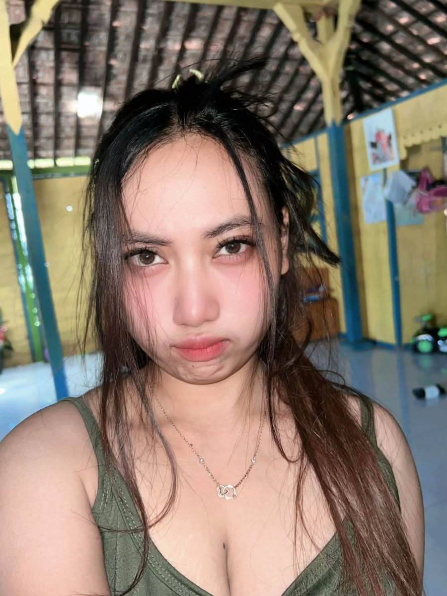 Lindarcxx's tweet photo. 😑😛 https://t.co/PSs4WTJXT6