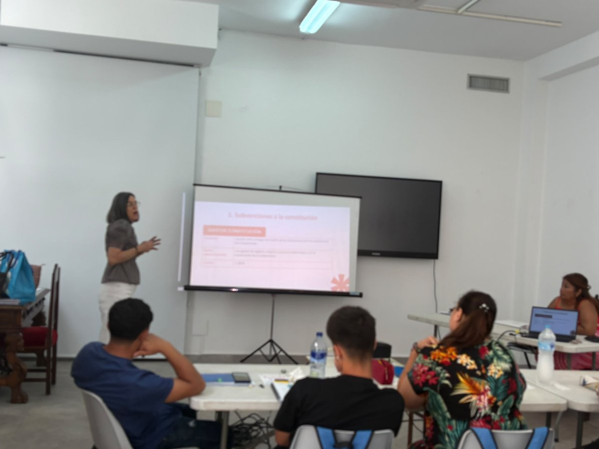 clam_coop's tweet photo. ¡Seguimos acercando el cooperativismo!
Hemos impartido una charla sobre qué son las cooperativas de trabajo asociado al alumnado del módulo de Atención Sociosanitaria del Certificado de Profesionalidad, en la Casa de la Cultura de Tarazona de la Mancha, Albacete
#valemcoop https://t.co/445AOiVxYT
