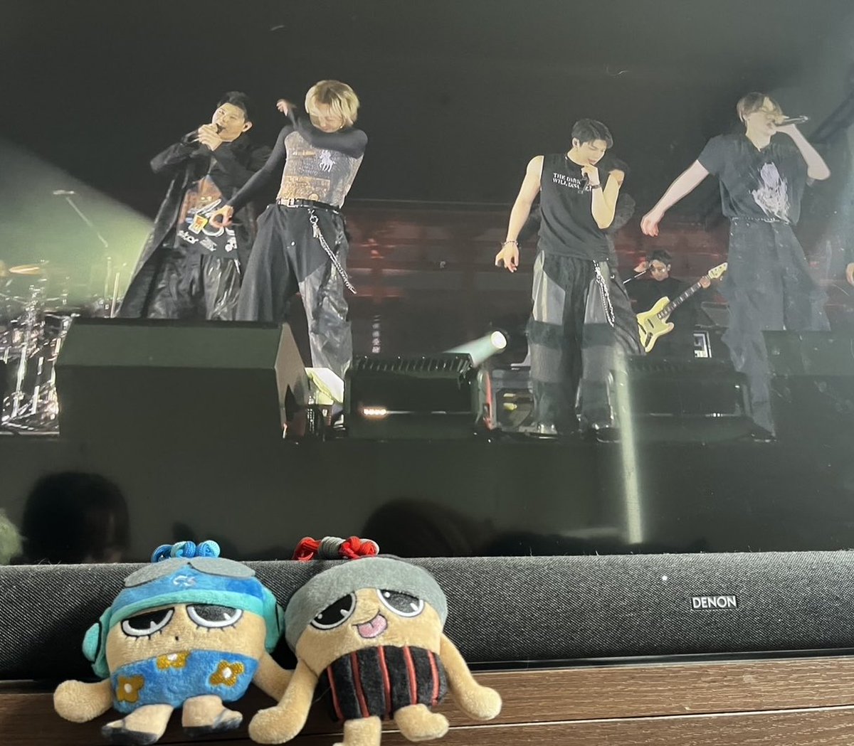 besty_sabe's tweet photo. 今日は我が家でマック食べながら、あちゃぴちゃんと平安神宮とダンク鑑賞会🥹💕シーシーも無事届いて、写真大会！テレビ反射しまくるし、画面汚いしで上手く撮れんかったから、あちゃぴちゃん写真拝借🙏笑　朝からもっちゅりん並んで無事買えたし大満足な1日だった☺️
#BEFIRST  #BF_Missing https://t.co/clllDt9FXc