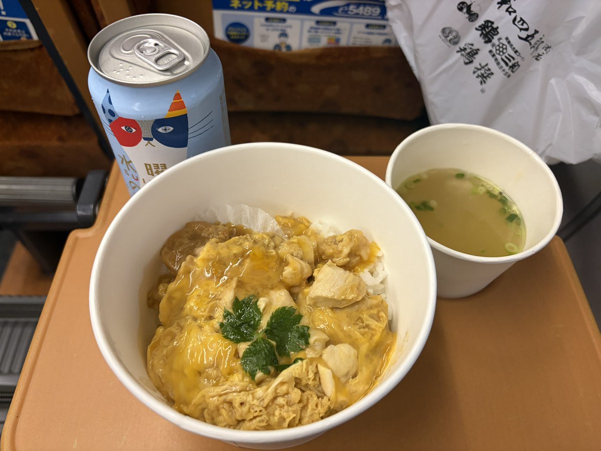 sceeeth28's tweet photo. この時間にあったかいご飯食べれる幸せ
水曜日のネコならぬ、木曜日のネコ🐈‍⬛ https://t.co/rl9UWu1igk