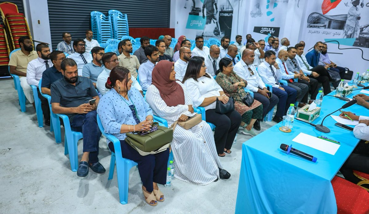 pnc_secretariat's tweet photo. ކޮންގްރެސް ޕާޓީގެ ޗެއަރ ޕާސަން ޢަބްދުއްރަޙީމް އަބްދުالله އަދި ޕީޖީ ގްރޫޕްގެ ލީޑަރ އިބްރާހީމް ފަލާޙް ޕާޓީގެ އިސް ފަރާތްތަކާއި ބައްދަލުކުރެއްވުން. މި ބައްދަލުވުމުގައި  11 ޖުލައި 2026 ގައި ބޭއްވުމަށް ހަމަޖެހިފައިވާ ކޮންގްރެސް ޕާޓީގެ ދާއިރާތަކާއި ސްޓިއަރިންގް ކޮމިޓީތަކުގެ އިންތިޙާބުގެ އިންތިޒާމްތައް ކުރިޔަށް ދާ ގޮތުގެ މަޢުލޫމާތު ހިއްސާ ކުރެވިފައިވޭ.

#DhiveheengeRaajje 
#CongressPartyMV