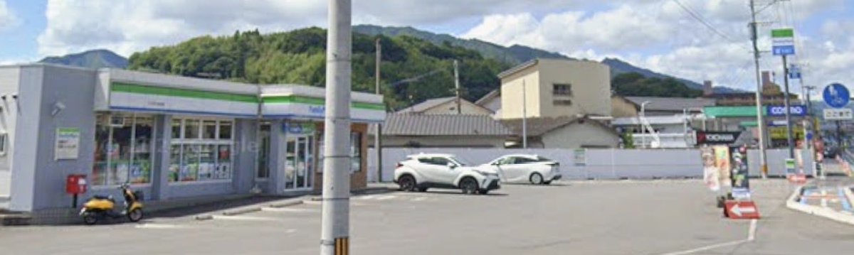 tsubu0118's tweet photo. 【コンビニ跡地】
元エブリワン（大分県大分市）
なんと、元ベスト電器の店舗跡である。（1枚目・2013年）
2015年までに建て替えられた。
この後ファミマになった。（2025年ごろ閉店）

#コンビニ跡地
#エブリワン https://t.co/oHTakGGqK1