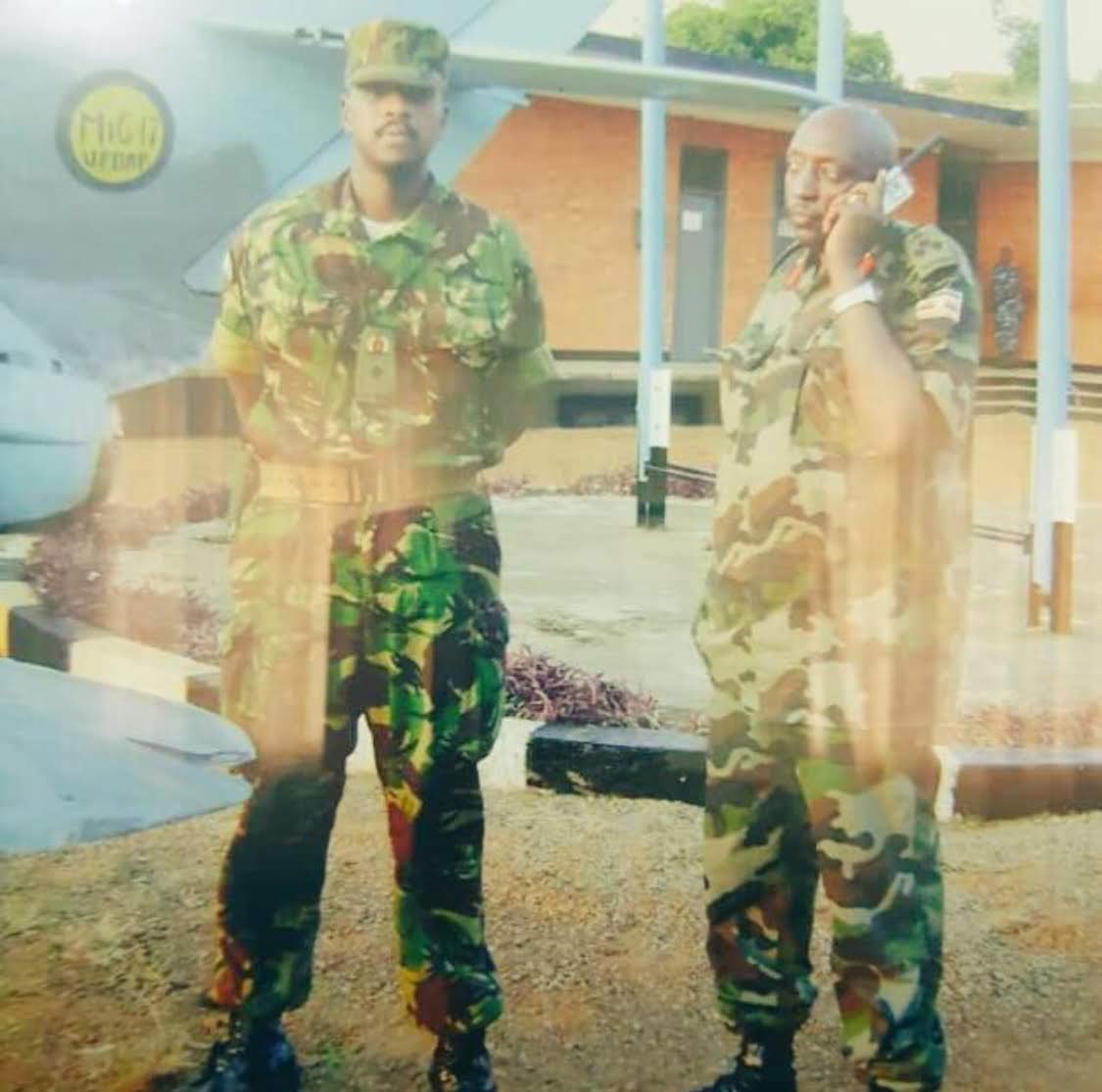 FrankTumwebazek's tweet photo. Really Happy and thankful to God to see Children of my departed friend & comrade ( The late Brig Kankiriho) doing him & all of us proud by Excelling in their studies. 

Brig Kankiriho was a true Patriot, fearless commander and a workaholic.  He spent most of his soldering time fighting insurgencies and pacifying our communities. I first met him in the late 90s as a Capt fighting against ADF in our area and the greater Rwenzori. 

Congratulations Akaishiki Dr Desire Kabeho Kankiriho on qualifying & taking your oath as a medical doctor. Following you is  your sister Eng Daisy Arinda Kankiriho ( @daisy_arinda ) who is  just qualified as a civil Engineer & graduating in October. Very Proud of u my gals!

Ruhanga Asiimwe Buzima.Truly, 'the dead arent dead' !