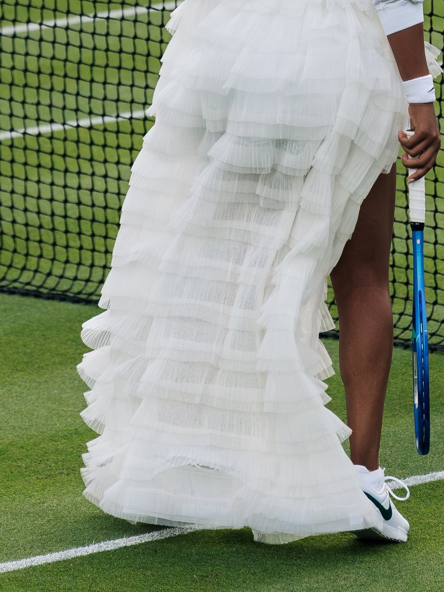 StreetFashion01's tweet photo. The all-white outfit details at Wimbledon🤯 https://t.co/sGC9Zy06iV