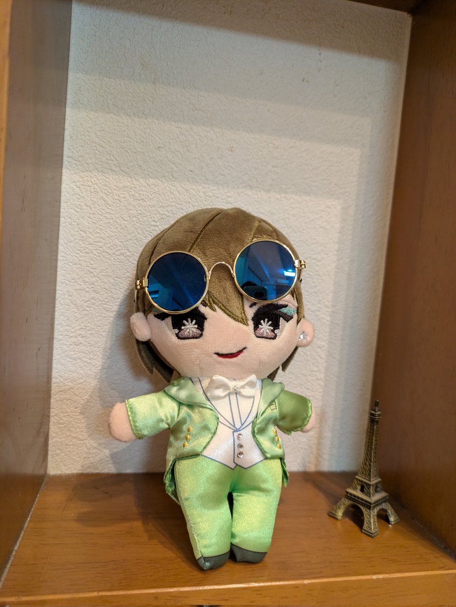 DomoKenhou's tweet photo. EYEVANグローバルアンバサダー様なので、ぬい様にもサングラス🕶️トップスターなので、燕尾のボタンもキラキラに✨ https://t.co/7xvyR9DyY6