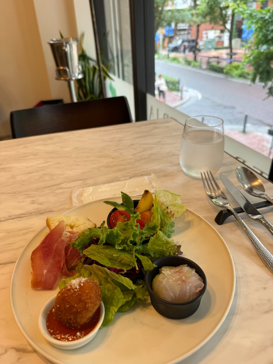 cyamny's tweet photo. 2日の4
朝は痛いが動いているうちになくなる
立ったままリモート会議
疲れた
で
座れないから行きたくても行けなかった
近所にできたイタリアンへ
コースにした
前菜4種の野菜が美味しかったのと、メインも最高
全国のこだわり食材
帰宅して横になったら痛みでる
風呂で痛み悪化
昨日の炎症だね https://t.co/Jg6RzBLeEr