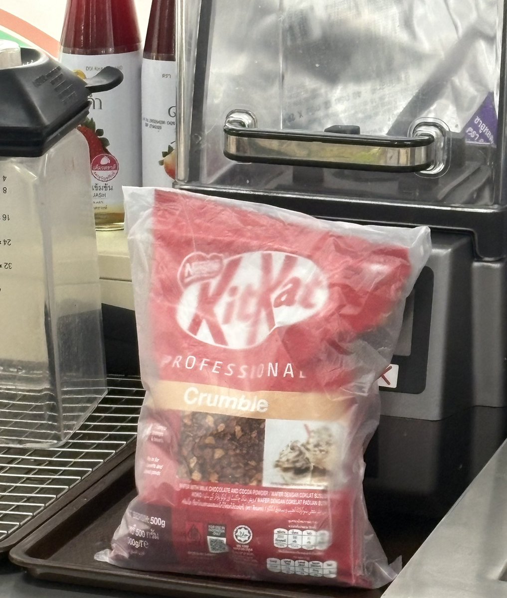 scm1821's tweet photo. กินแล่วจ้าา ะะะะะะะะ *เสียงลูน่า*
#คิทแคทครัมเบิล #KitKatCrumble
#เมนูเซเว่น #เครื่องดื่มAllCafé
#Sponsoredbynestle
#ppnaravit https://t.co/ggxHHnmTOd