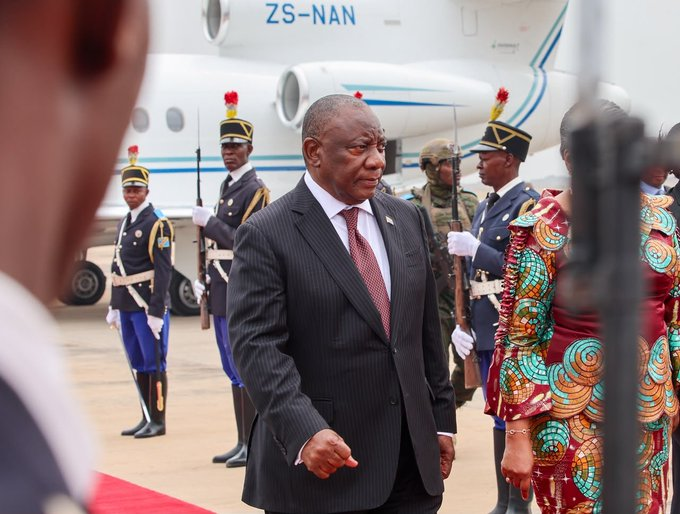 GovernmentZA's tweet photo. His Excellency President Cyril Ramaphosa arrives at N’Djili International Airport in Kinshasa, Democratic Republic of Congo.   #AfricaResponds 🌍 #CapableState #BetterAfricaBetterWorld https://t.co/0keBHNE8XW