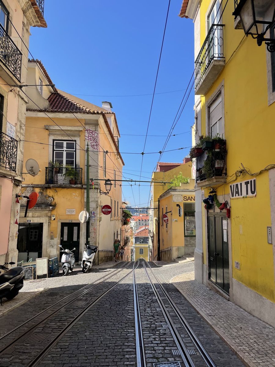 vistaaura222's tweet photo. Lisbon, Portugal https://t.co/GKONHhEpBI