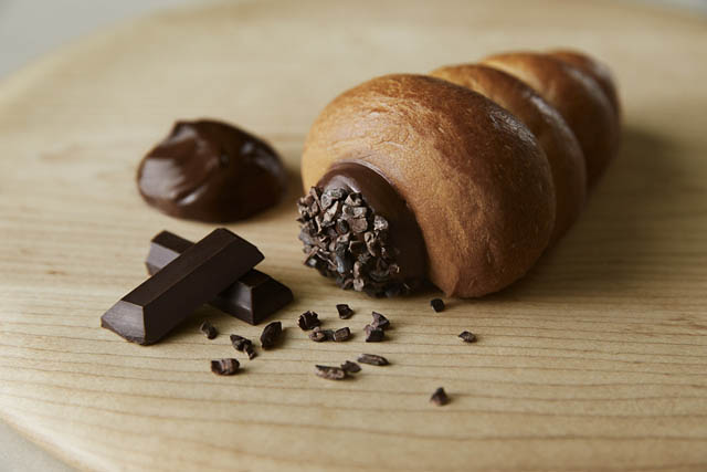 TwitFukuoka's tweet photo. 九州初！ゴディバのベーカリーショップ - 町のパン屋さん meets ゴディバ「GODIVA Bakery ゴディパン 大丸福岡天神店」オープンへ → https://t.co/gXvdS1lhJZ https://t.co/VBooZVje74