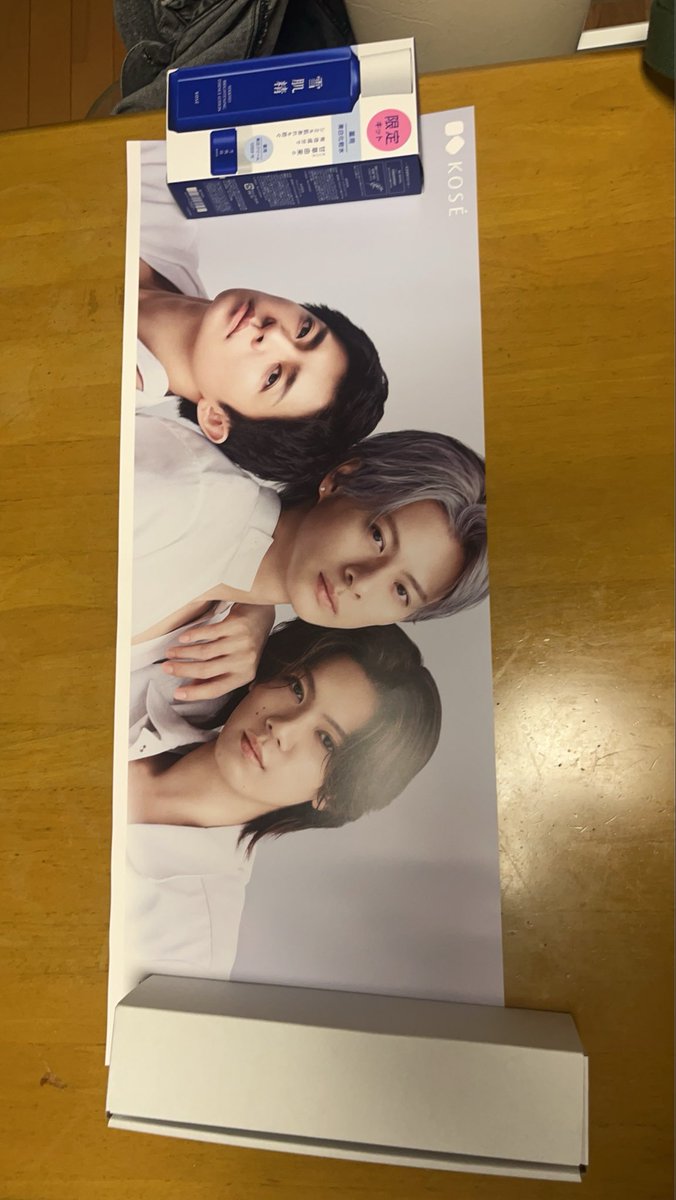 ako1716's tweet photo. 昨日は、朝から夜まで1日仕事。ポスター買える暇なく諦めた。
帰ってきてFNSの録画を観れただけで嬉しかった。
今日、ダメ元で何軒か回ったけど、うちの近所、そもそも取扱い自体なかった😭
普段行かないマ◯キヨに寄ってみた。
ラス1✨GET❤️🩵💜
#Number I
#雪肌精
#KOSE https://t.co/J9UfTlrnIm