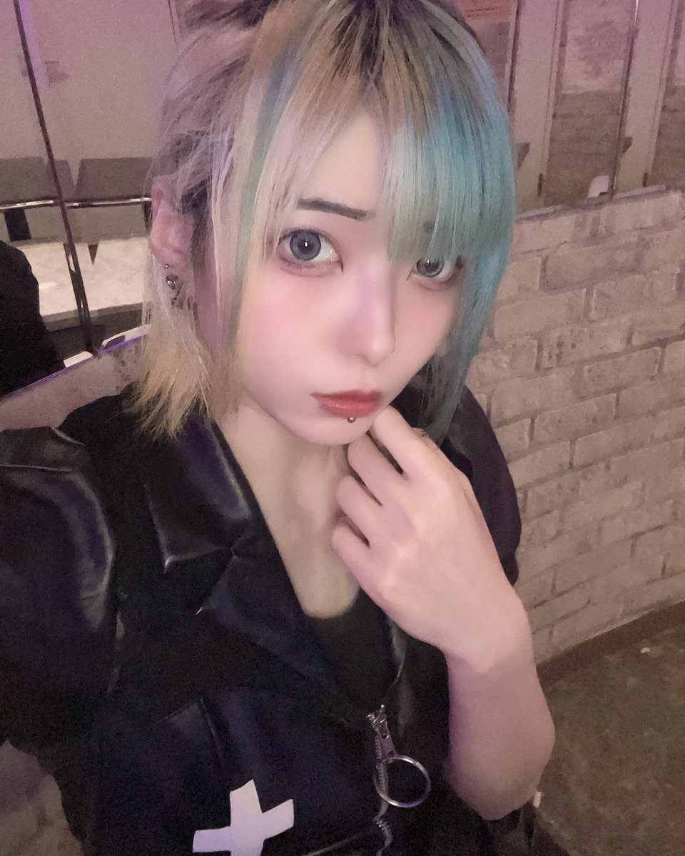 kia_nb's tweet photo. 顔面ダウナー寄りのくせに話したらダウナー系から程遠いんですョ…😢👽

プリュムオーラスいてます😸予定なしなしch(´；ω；｀) https://t.co/hRpiKpFtTh