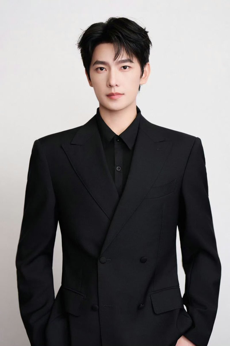fotoforia's tweet photo. yang yang's new official profile pic is out! time for mdl to accept my new submission, they better do😭 https://t.co/Xun4a8r0QV