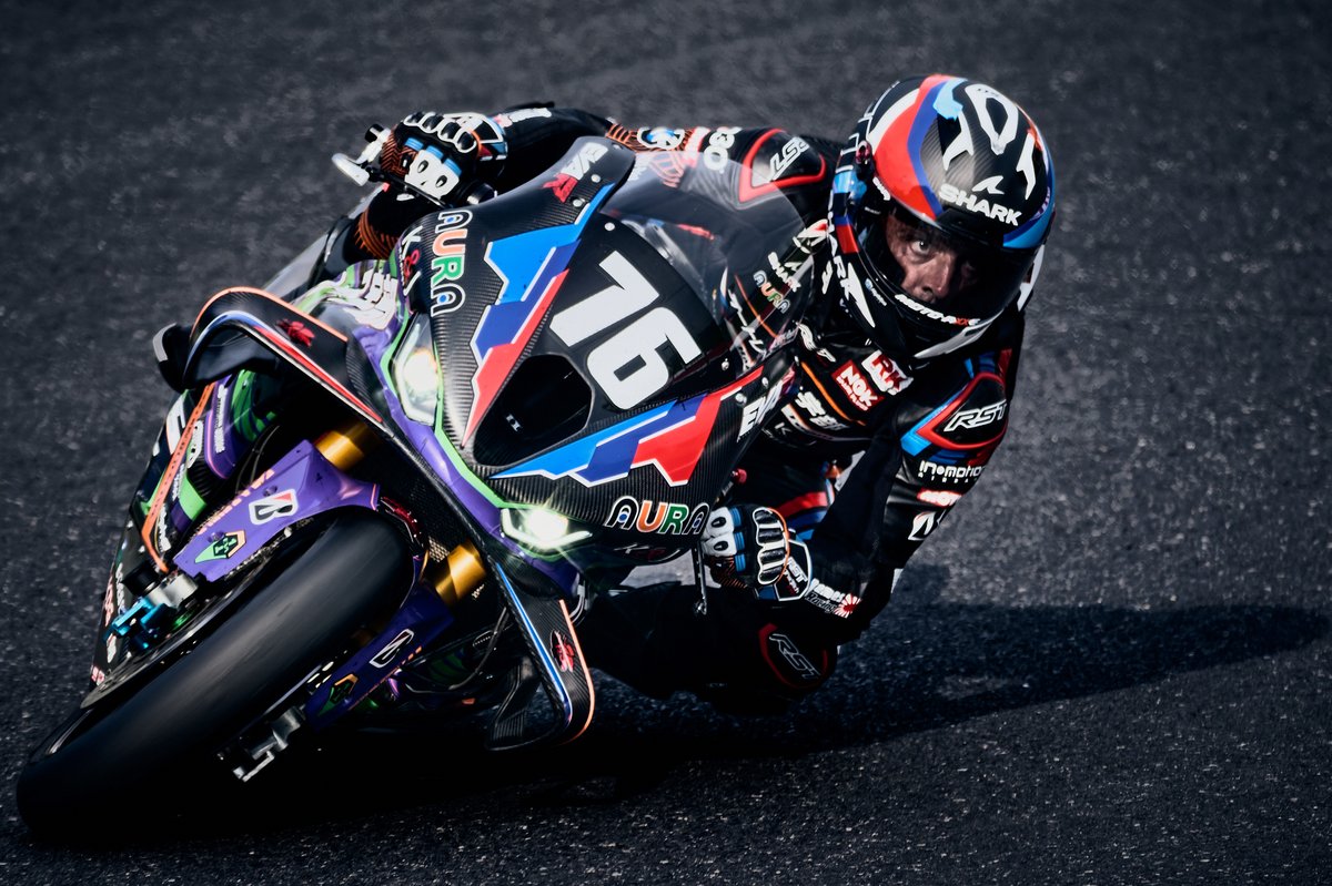 akkiy005's tweet photo. オートレース宇部レーシングチームのEVA RT初号機 BMW M1000RR
テスト走行で一際目を引いた一台。
カラーリングも、ライダーの攻めたフォームも最高でした。
いよいよ明日から鈴鹿8耐本番。
どんな熱いレースが待っているのか楽しみです!
#鈴鹿8耐 #オートレース宇部 #EVART #BMWM1000RR #バイク写真 https://t.co/BKr8NJYAeV