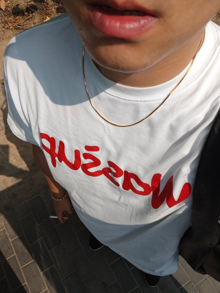 Sjc9552's tweet photo. 今天热的想疯，但为了老爸的蛋糕我还是涂上防晒冲了。 https://t.co/cgvSmkvKp6
