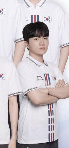 T1keriapics's tweet photo. Keria in his official Asian Games uniform. 🇰🇷

2023                                              2026 https://t.co/rKyj5S2sk0