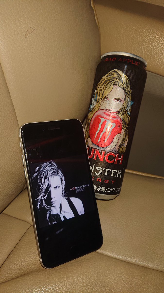 nobuti0's tweet photo. yasuに似ていると話題のモンエナ

レッドブル派だがこれにはニッコリですわぁ https://t.co/aM56783Itm