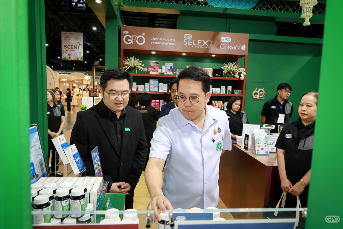 gpoth_official's tweet photo. นายพัฒนา พร้อมพัฒน์ รัฐมนตรีว่าการกระทรวงสาธารณสุข พร้อมด้วยคณะผู้บริหาร เยี่ยมชมบูธขององค์การเภสัชกรรมที่จัดขึ้นในงานมหกรรมสมุนไพรแห่งชาติ ครั้งที่ 23โดยมี พญ.มิ่งขวัญ สุพรรณพงศ์ ผู้อำนวยการองค์การเภสัชกรรมให้การต้อนรับ

📎https://t.co/96WjTBluul
#องค์การเภสัชกรรม #GPO https://t.co/Z4QCkWYZ9u