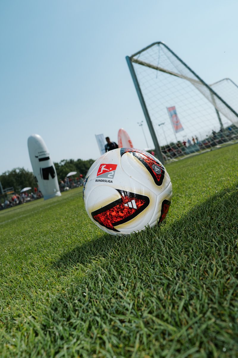 FCH1846's tweet photo. Zweitliga-Spielplan veröffentlicht: Wir starten zu Hause gegen den VfL Osnabrück! ⚽️
Alle Infos: 👉 https://t.co/YxaONNuCGs https://t.co/UjPu8g4M6j