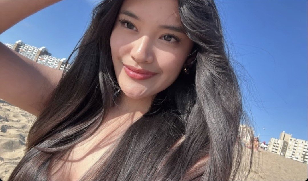 Ketek48Only's tweet photo. @na96896 @Indmtlrkrnt_ Contoh simpel di story first acc dia, ini kalo kagak pake bikini, pake apaan coba, jadi fans jgn terlalu gblk ya https://t.co/siQVjVwYEp