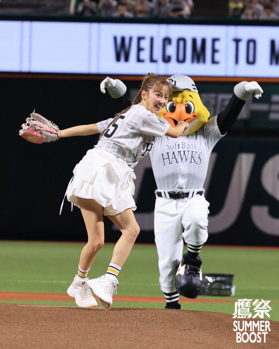 HAWKS_official's tweet photo. #牧原大成 選手 #今宮健太 選手から投球前にはアドバイス⚾️

熟練のワザが光るナイスピッチングでした👍

#鷹祭SUMMERBOOST #sbhawks https://t.co/3k7q7mBiuO