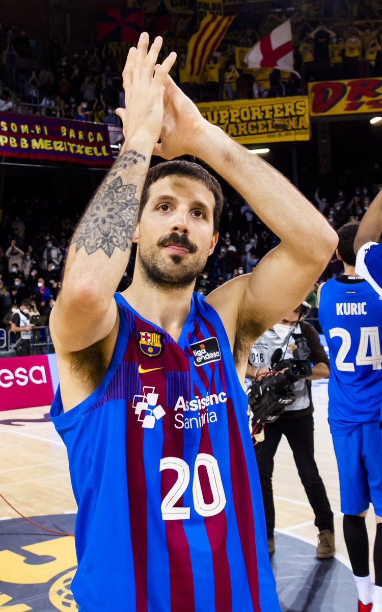 Dracs1991's tweet photo. 🫡 Gràcies per la teva màgia a pista, @nicolapro7 

👏🏼👏🏼 Nico, Nico! 👏🏼👏🏼 https://t.co/djangLM22Z