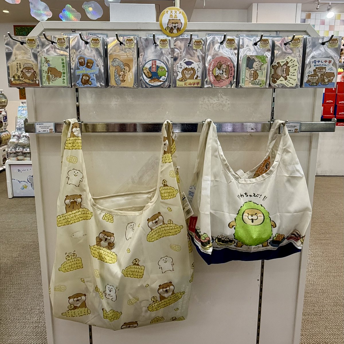 h_kiddyland's tweet photo. 🌟2F #可愛い嘘のカワウソ🌟

7/3(金)発売‼️
＼✨新商品のお知らせ✨／

お寿司🍣にスイカ🍉に、とうもろこし🌽と全部美味しそうです😋

また、可愛いランダム商品や実用的なエコバッグに加えて、過去シリーズのステッカーも販売いたします✨

この機会にぜひチェックしてみてください‼️

@lommy_y https://t.co/g9ObCu5Sut