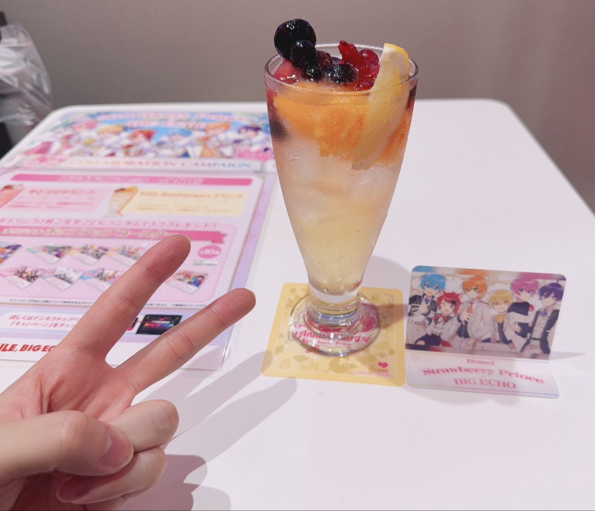 harima_haa's tweet photo. 先輩の10周年ドリンク🍓おいしい👑 https://t.co/9FwJgEvpIT