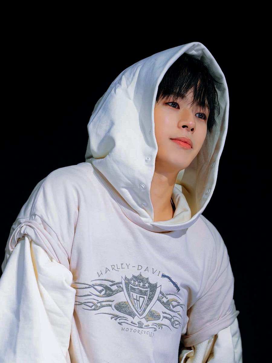 yjhfeed_'s tweet photo. literally the prettiest boy i’ve ever seen https://t.co/rzv7Hyhtjs