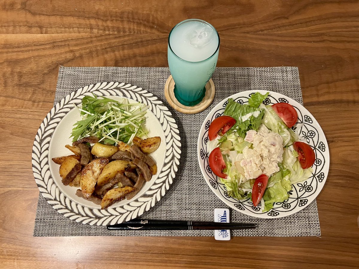 winglet__283's tweet photo. ジャーマン牛コロソテー&amp;黒胡椒ベーコンポテトサラダ #喫茶はねめし https://t.co/JoNtEadWni