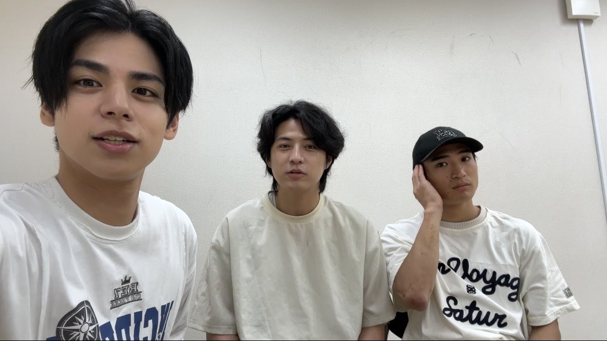 hikaru_oshiro74's tweet photo. 今日は丸一日ワンマンライブのリハーサルだった👍
同じ部屋にこもって通しては直しての繰り返して体と同時に頭使いまくったから
珍しく糖分ほしいです!
アイス食べます🍨
#SUMMERLIVE
#マジプリ
#大城光 https://t.co/btlFWPRHb5