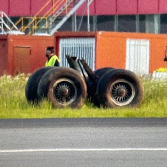 StansaidAirport's tweet photo. Technically we can log that as another safe take off. Landing is another airport's problem. #SafetyFirst https://t.co/Eb010PUbcG