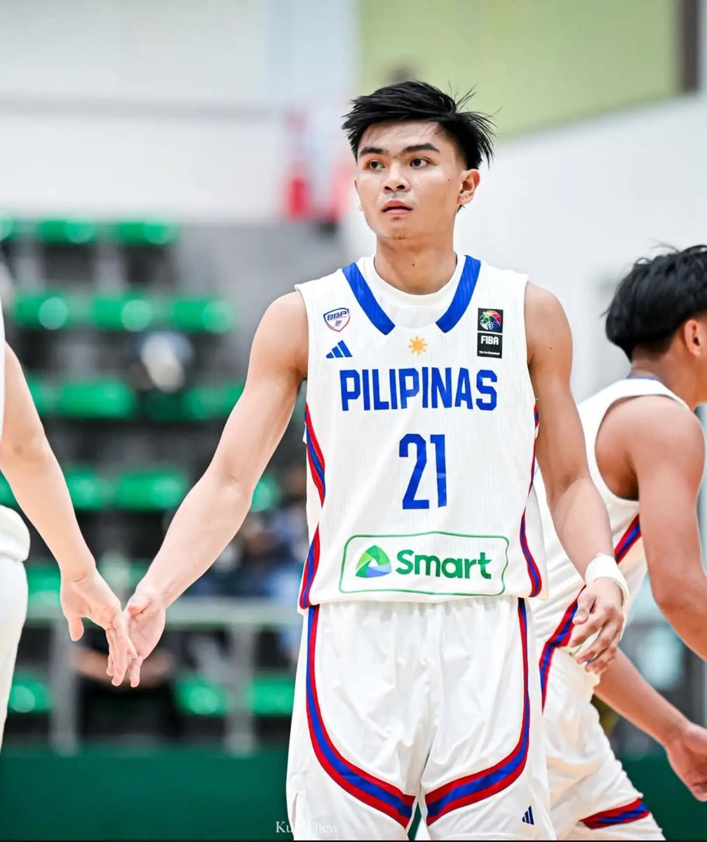 tj_canino's tweet photo. 🇵🇭GILAS U18 STANDOUT KYLE SARDON OFFICIALLY COMMITS TO THE 🏹DLSU GREEN ARCHERS:

🎙️: “Aside po sa basketball program, malaking tulong din po sa akin ang academics ng DLSU, lalo na para sa future ko. Super excited ako kasi dream school ko at makapaglaro under Coach Topex.” https://t.co/38oSFvNOge