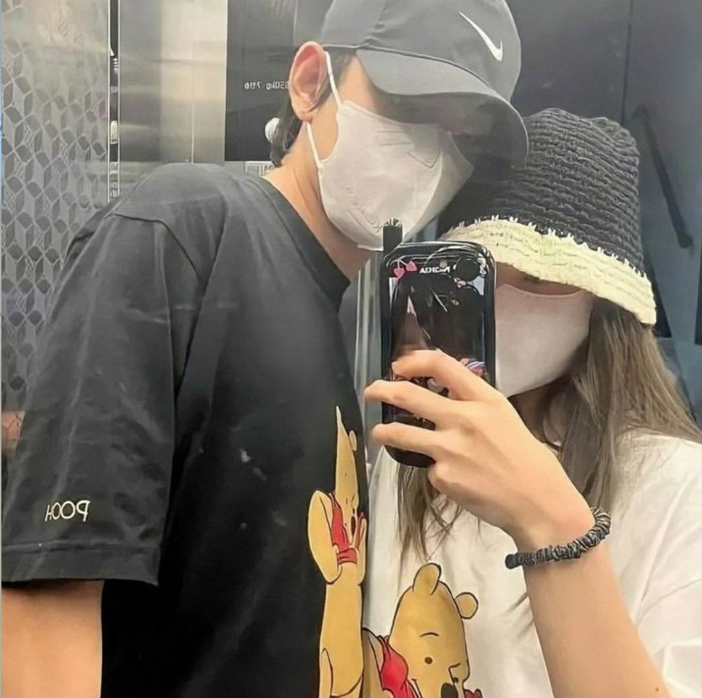 koomidream's tweet photo. @teamomitete p3rras asquerosas como tú no deberían opinar sobre el cumpleaños de jm..mejor preocúpate de tu fav y su novia parisina https://t.co/V32bYUtSWF