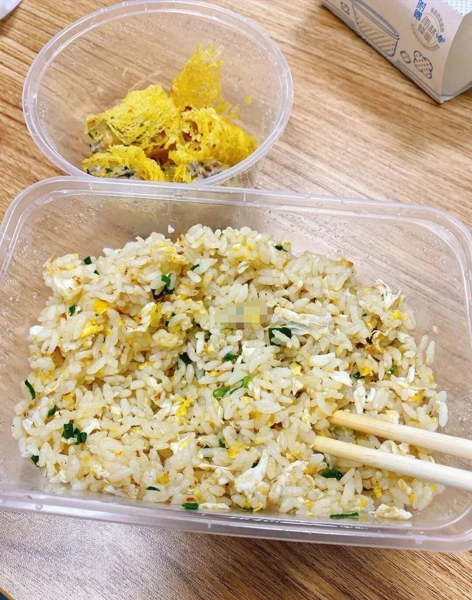 Swaggkilla12234's tweet photo. Spent 10 mins in the office kitchen trying to "retrieve" my takeout that got wedged in the microwave’s turntable—colleagues walked by like I was doing a new TikTok trend https://t.co/R4Hio5mptr