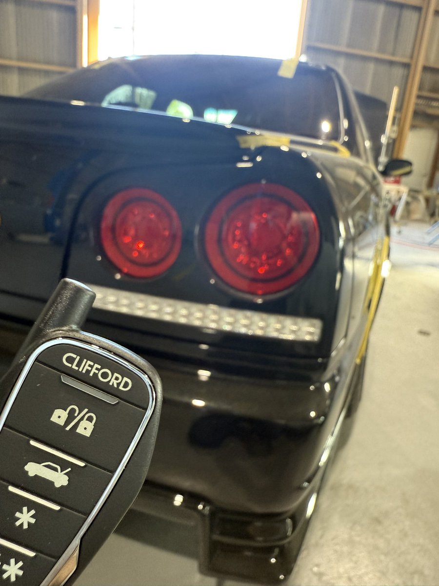 Mtec_Minami's tweet photo. 34スカイライン　Security install
仕様変更中の34スカイライン

今回かなり改造費がかかっているようです
改造費は盗まれても保険では賄いきれません

せっかくカスタムした車が盗まれたらたまったもんじゃありません

オススメのクリフォードG6をチョイス
業者様は出張作業可能です

@44Takuro44 https://t.co/amNfyBLCFV