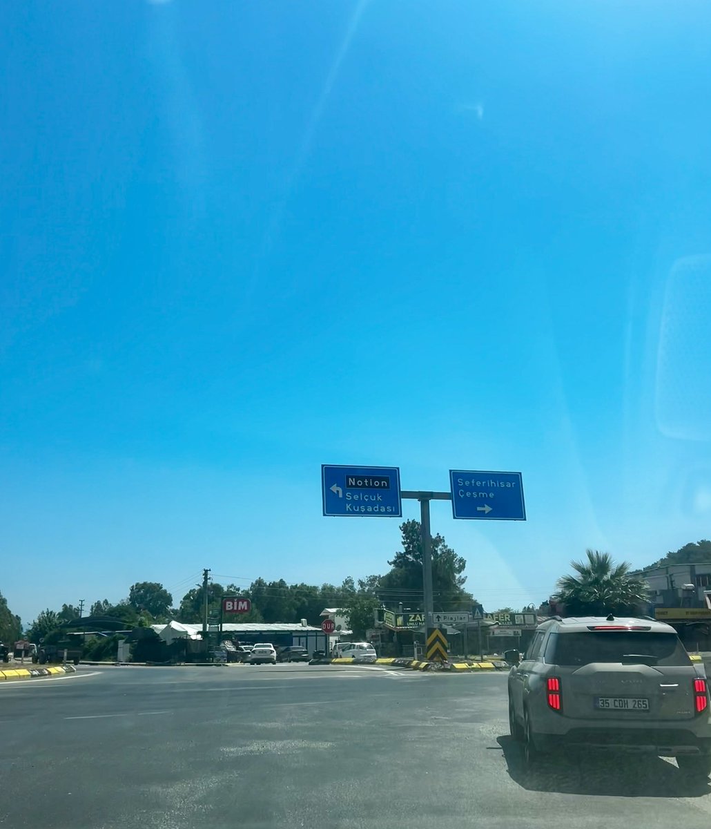 EMlRUZ's tweet photo. Biz yine de soldan devam. 🏖️☕️ https://t.co/yFSUbMmZH2