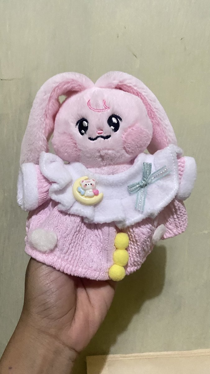 sofysn__'s tweet photo. kkyuping orang bajunya lucu, kkyuping gw kegedean😭😭 https://t.co/iDNu7tmaE7