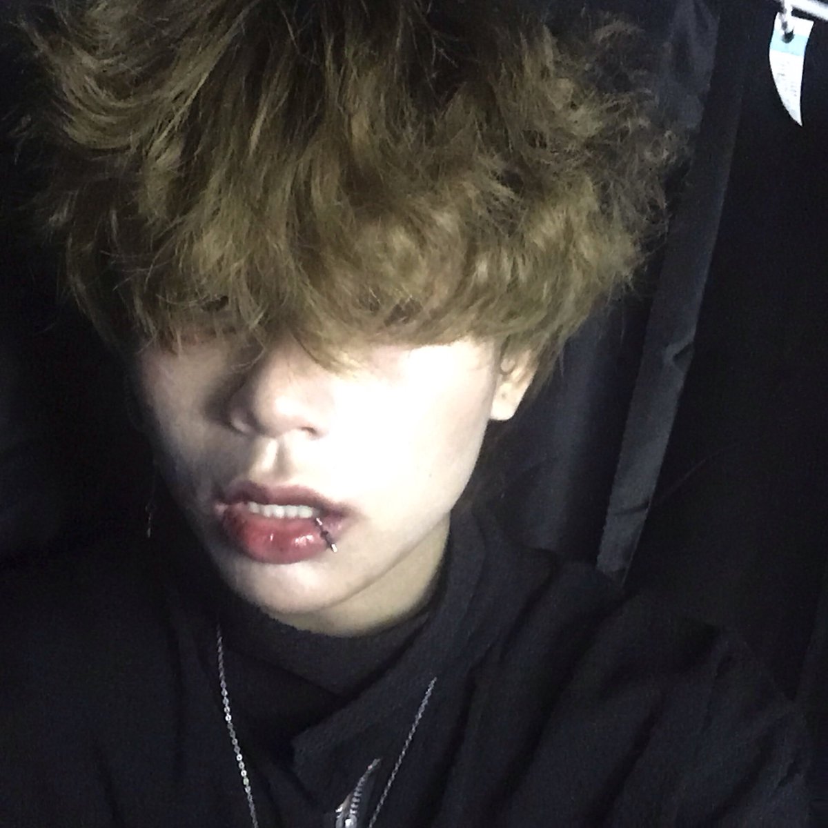 Wraindy's tweet photo. 大二是很自由的一年 #side #厦门 #男大 #m #狗 https://t.co/uHuIY8tOGk