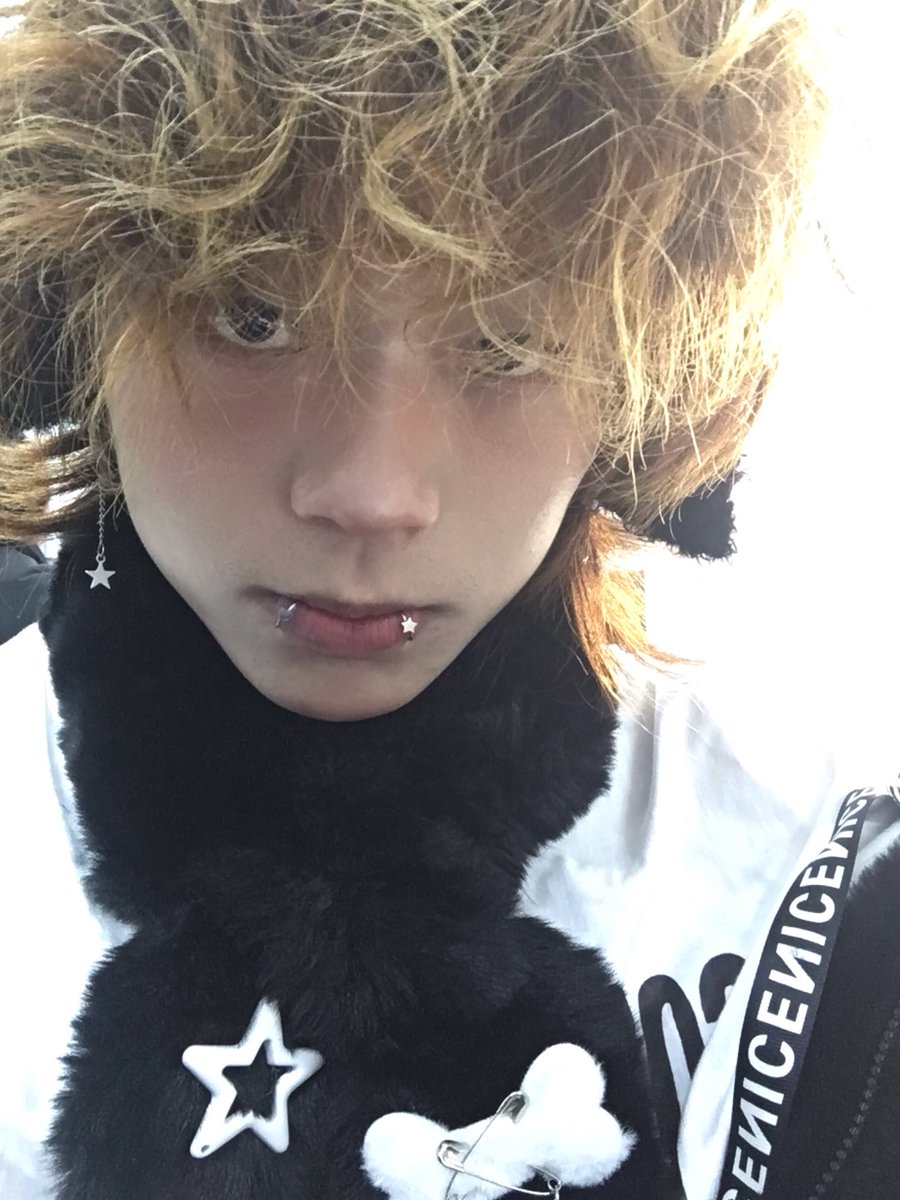 Wraindy's tweet photo. 大二是很自由的一年 #side #厦门 #男大 #m #狗 https://t.co/uHuIY8tOGk