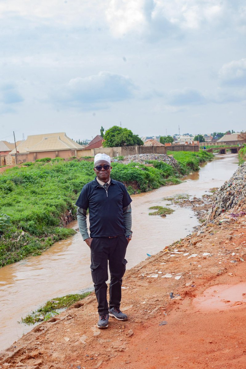 woye1's tweet photo. RIGASA EROSION: it is over 

1: the Gov of Kaduna State @ubasanius is set to end the 30 -year gully erosion crisis in RIGASA and neighboring communities (Kaduna South and Igabi Local Government Areas)

2: Project Scope: Reclaiming Lands, degraded Lands, Restoring Livelihoods, and protecting Critical Infrastructure. Targeting a 17-Km erosion control 

-(a): Timeline & Impact: The construction is slated to take 18 months, directly benefiting over 2 million residents. 

3: Resettlement: The project will impact over 1200 households,with N2 billion officially allocated for compensation and resettlement assistance. 

4: Agreement is agreement says @ubasanius 

5: construction is also about jobs @KepaOfficial @KDMoPWI @kdMoEnvironment @KadEnvironment @mni_JJ @Abubakar_Buba01 @labodday @Engr_hauwerh @UthmanIsiaq1 @UbaSaniMedia_ @amin_uba @S_khalid3659 @khaleeefaah @khaleeddaneez @ui_shehu @abs_uiux @MUBA_OFFICIAL1 @Better_Kaduna @shediyel @Mansaah_Musa @ShehuSani @isah_muaaz @IsahAbdullatif @iamAhmadOlolu @Yeribaaba @edor_possible