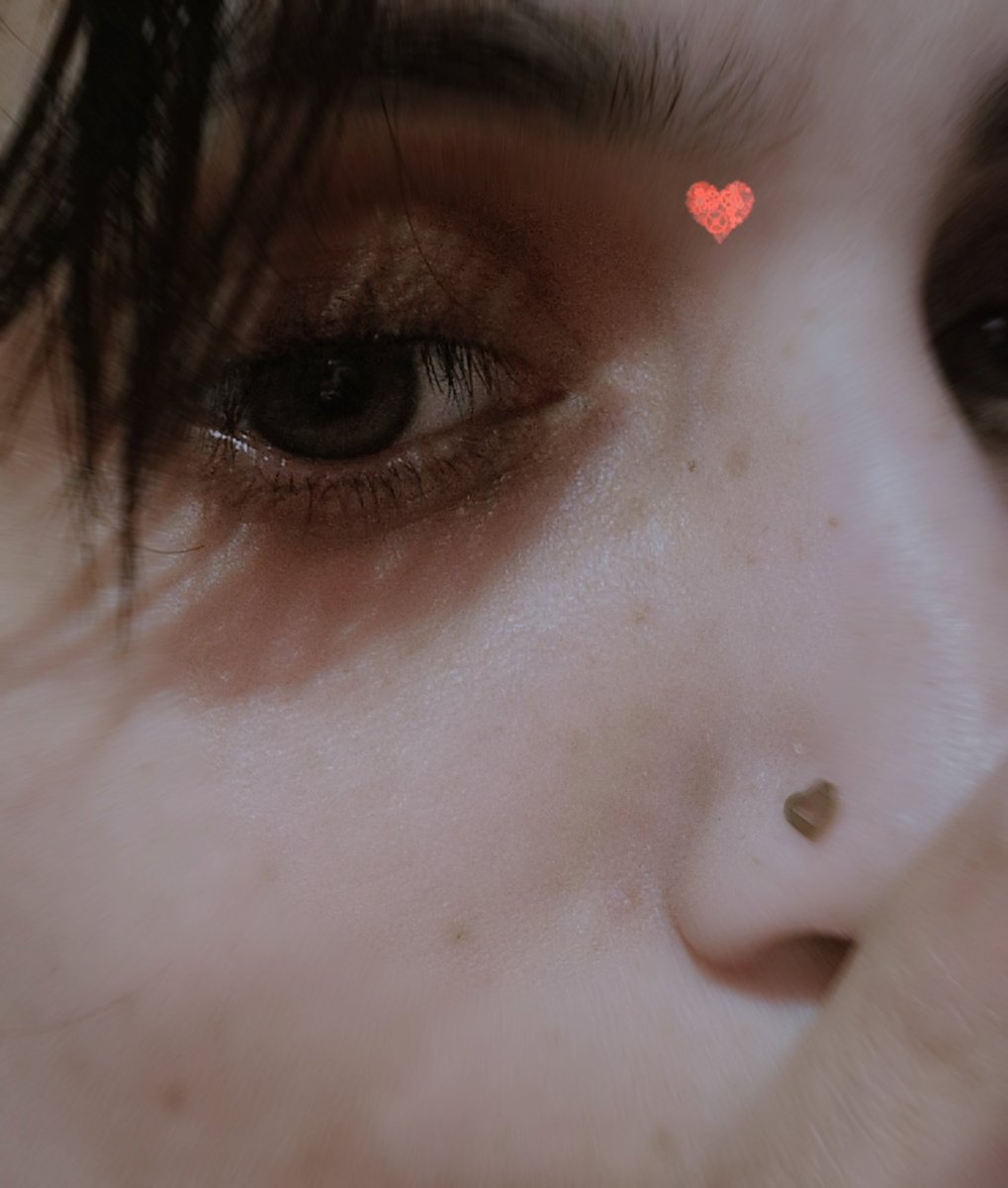 MysticAscent's tweet photo. A butterfly for becoming.
A heart for feeling.
A classic for remembering.
#Nosepin collections 🫶🏻❤️
🦋🤍✨ https://t.co/2zT2ZuEZSt