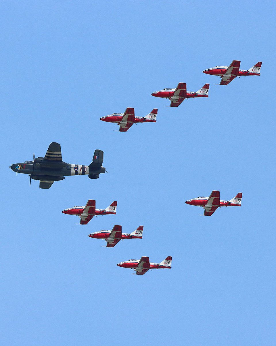 NiagaraRegion's tweet photo. #Niagara Photo of the Week: Led by a B-25 Mitchell, the Snowbirds made a final fly over Niagara Falls in June, paying tribute to the proud history of the 431 Bomber Squadron.

Thanks for sharing Brad Mitchell, Niagara Falls. https://t.co/VUpbvMFkv3