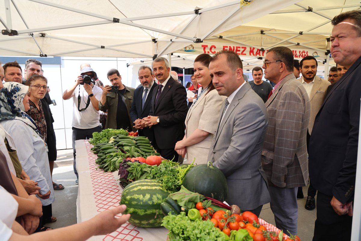 EdirneTrm's tweet photo. Sanayi ve Teknoloji Bakanlığı ile Edirne Valiliği Çevre Koruma Vakfı tarafından finanse edilen, Birlikte Üretelim Birlikte Tüketelim Projesi kapsamında, plastik örtülü seralar ile motorlu çapa makineleri düzenlenen törenle üreticilerimize teslim edildi
👇
https://t.co/coDeV3jH5g https://t.co/7U3BANGnnG