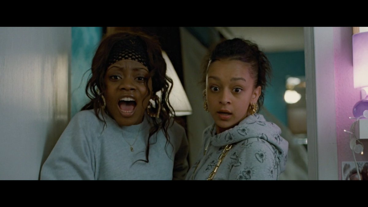 pan_dok's tweet photo. Attack the Block, 2011 — комедийный боевик про инопланетное вторжение в Лондоне. Этому режиссёру порой удаются трэш-комедии.
Внимательный зритель заметит отсылки к Уиндему и Балларду.
#larrrt https://t.co/TiyIfh0nPa