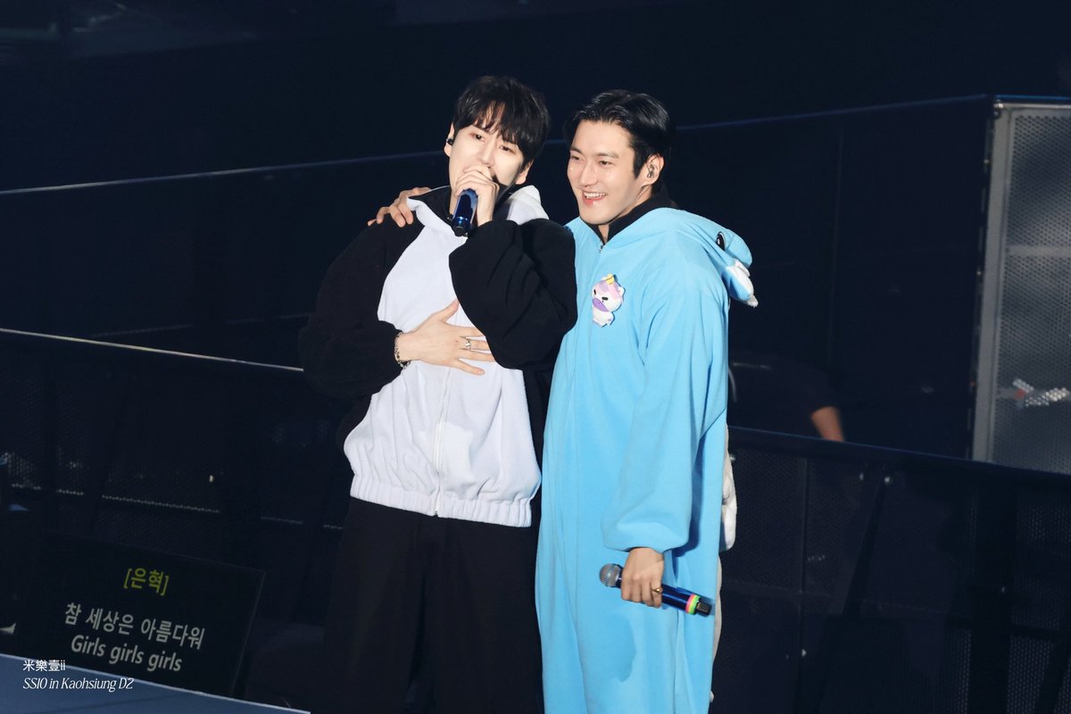 imqqqii17's tweet photo. 怎么这么欢乐~
#SS10_in_Kaohsiung_D2
#SUPERSHOW10 
#SUPERJUNIOR 
#슈퍼주니어 
#Siwon
#Kyuhyun https://t.co/0QcHfvguMe