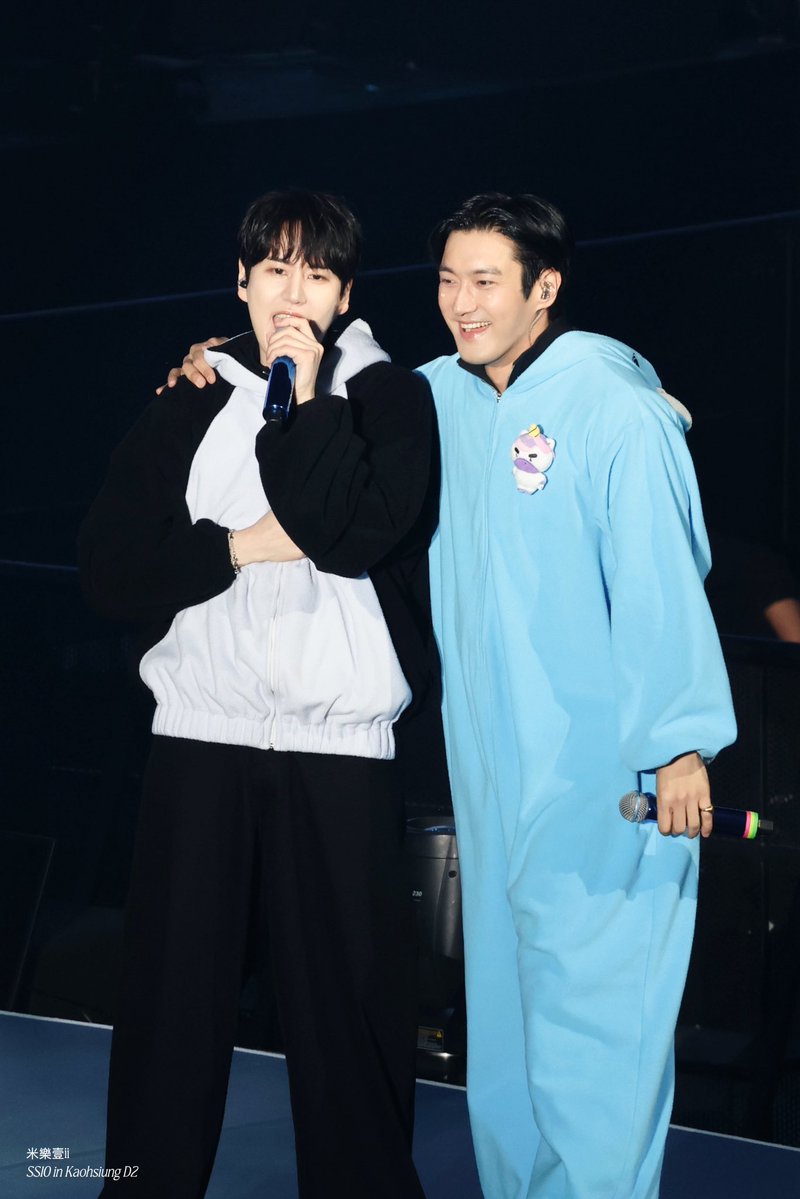 imqqqii17's tweet photo. 怎么这么欢乐~
#SS10_in_Kaohsiung_D2
#SUPERSHOW10 
#SUPERJUNIOR 
#슈퍼주니어 
#Siwon
#Kyuhyun https://t.co/0QcHfvguMe